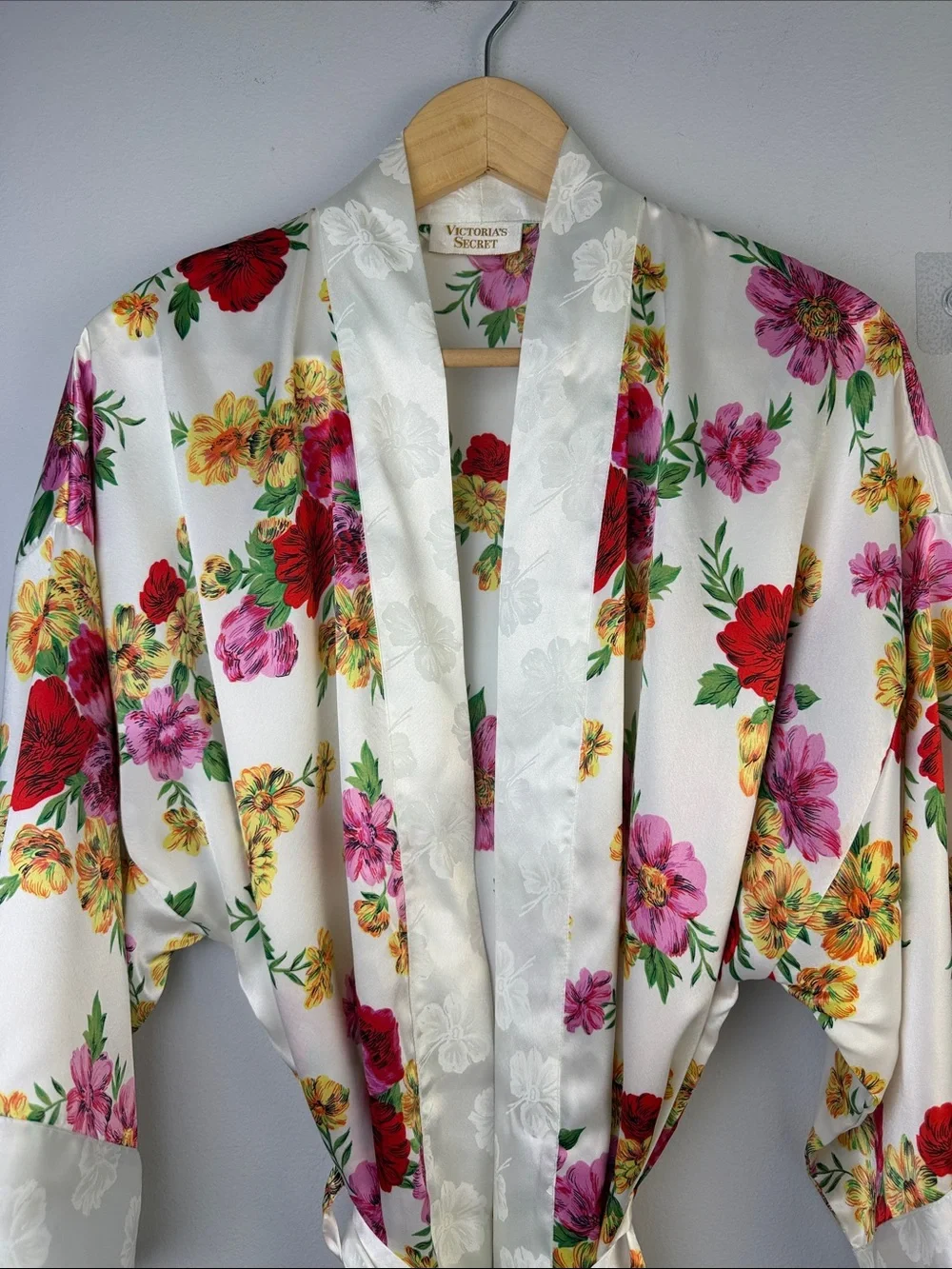Vintage 90’s Victoria’s Secret Floral Satin Kimono Robe Tie Belt Gold Label OS